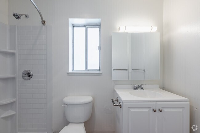 1BR, 1BA - 850SF - Bathroom