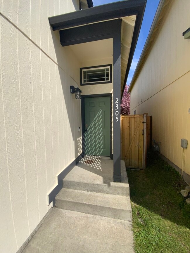 Photo - AVAILABLE NOW! Spanaway Home 3bdr & 2.5 bath 2 car garage & UPDATED FLOOR PLAN