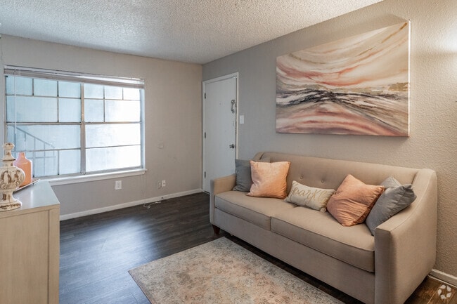 1 BR, 1 BA - 695SF