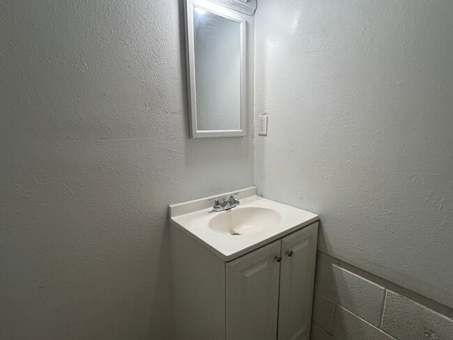 Photo - Furnished ALL BILLS PAID Backhouse Efficie...