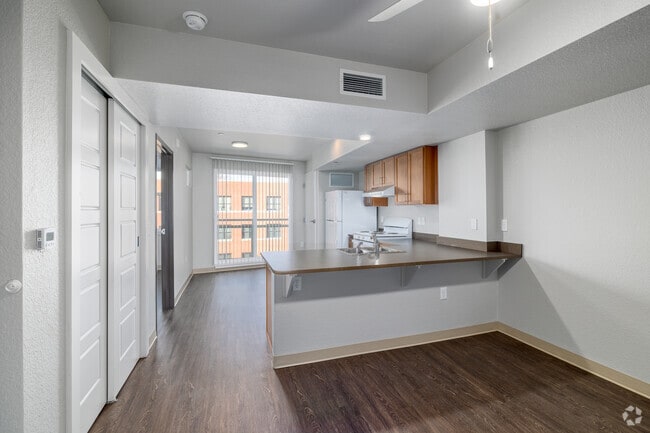 1BR, 1BA - 632SF - Living Room