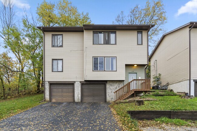 2 Bedroom | 1 Bathroom Apartment in Cedar ... - 2 Bedroom | 1 Bathroom Apartment in Cedar ... Unit #2 (Upper)