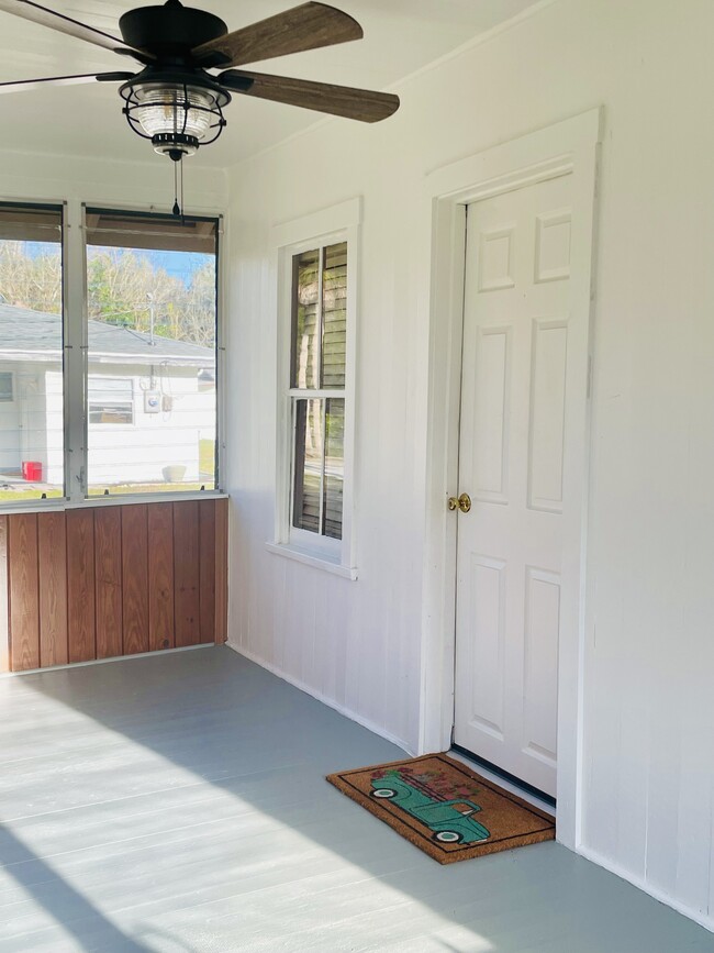 Building Photo - 721 New York Ave