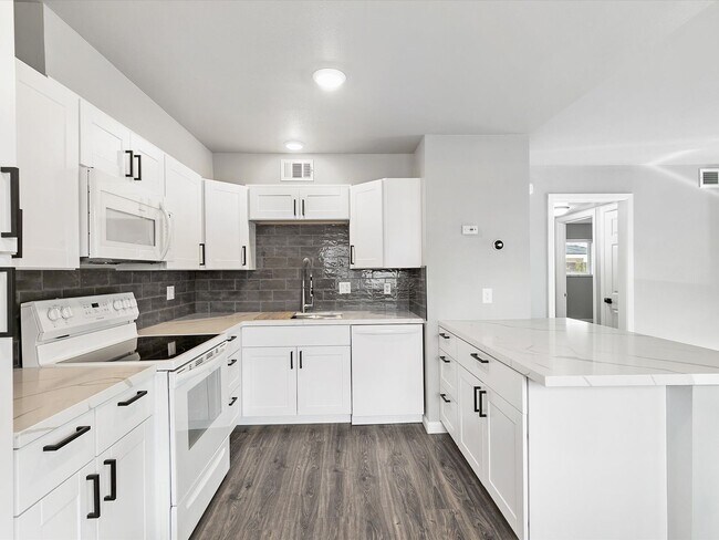 Photo - Move in Ready in Midtown!