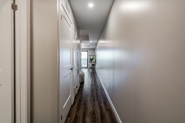 Photo - 15 Queen St S