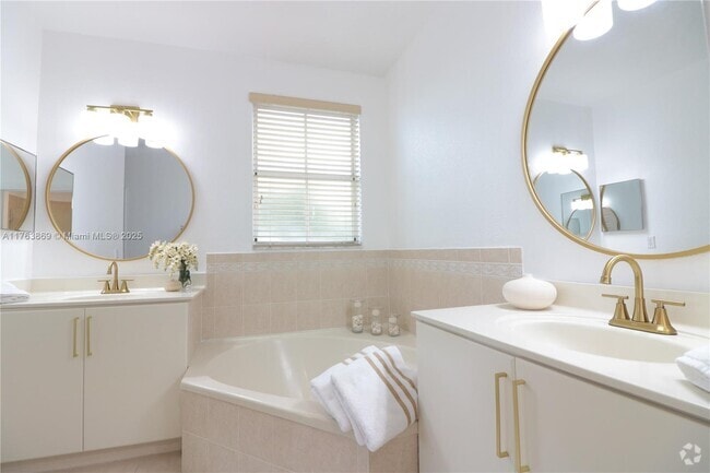 Building Photo - 10868 NW 84th St Rental