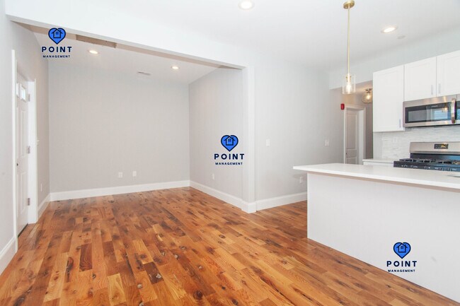 Photo - 128 Bremen St Unit 1