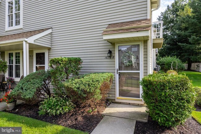 Photo - 1676B Thornwood Dr