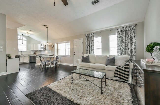 Photo - 1118 Chelsea Ln