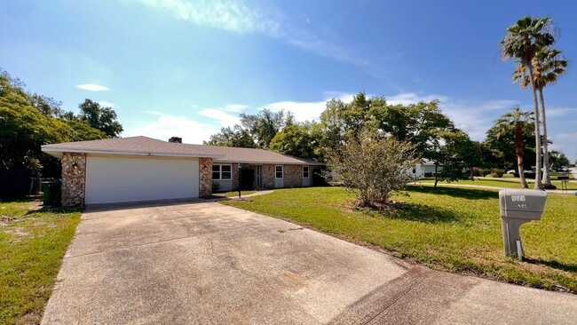 Photo - $500 off a month of rent!!! Great 3 bedroom,2 bath home in Deltona! (Leasing Admin Fee WAIVED!!!)