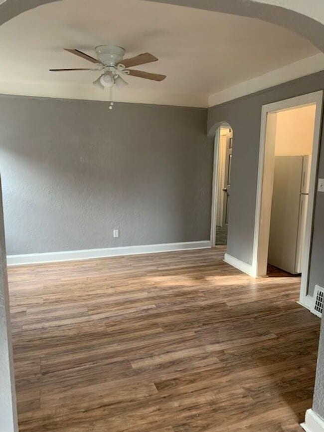 Stop- Wait a Minute ! Beautifully updated upper 2 bedroom flat - Section 8 Accepted