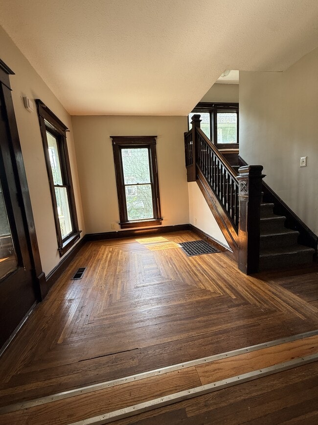430 Elmwood Pl