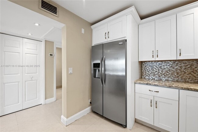 Photo - 329 SE 3rd St Unidad 103S