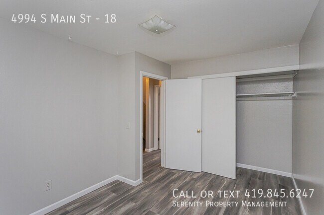 Photo - 4994 Main St