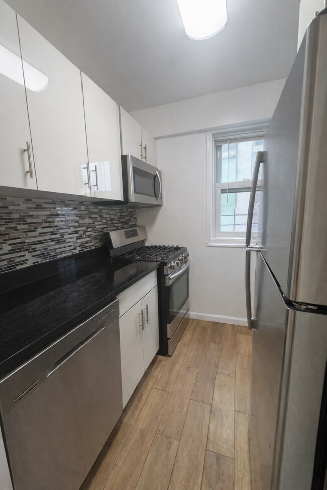 Photo - 404 E 66th St