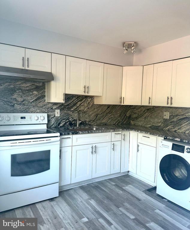 Building Photo - 413 Silver Ct