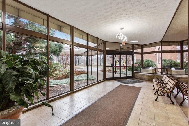 Photo - 1111 Arlington Blvd Unit 319