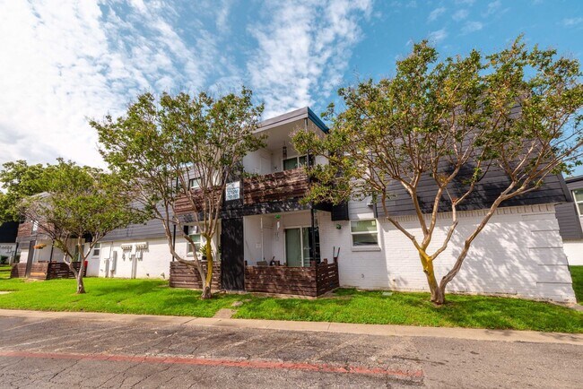 Photo - 531 Bedford Rd Unidad 135