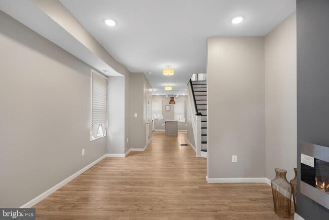 Photo - 945 Ashburton St