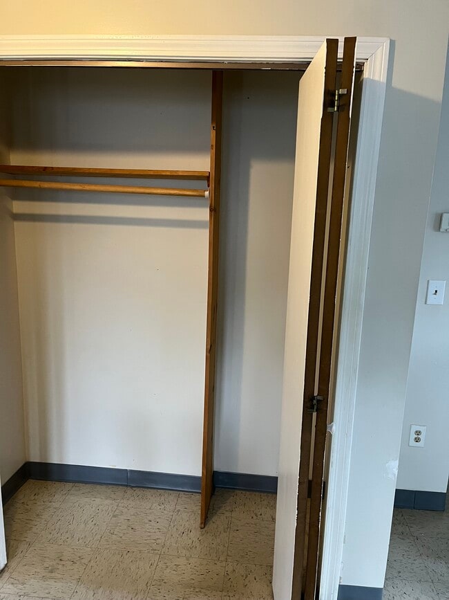 156 Oak St Unit 156 oak st 2nd floor