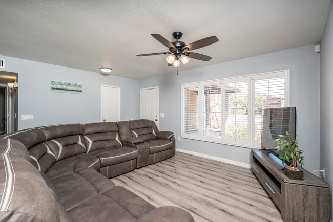 Photo - 951 W La Jolla Dr