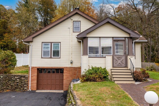 Building Photo - 430 Old Main St