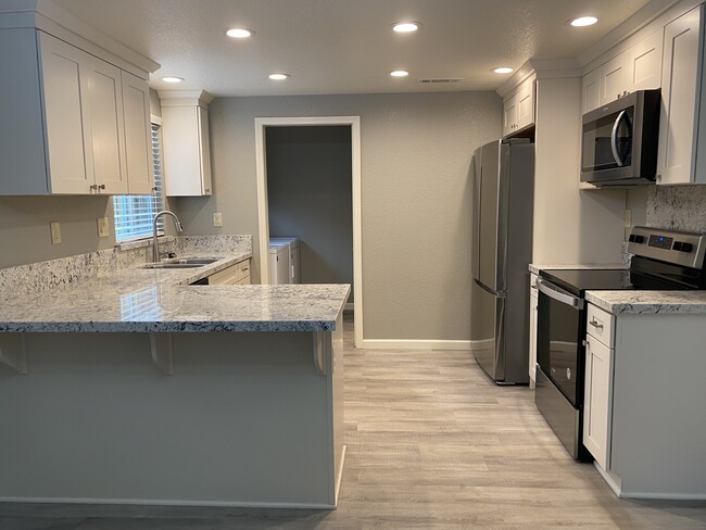 Kitchen Aspen/Maple - Woodglen Terrace Apartments