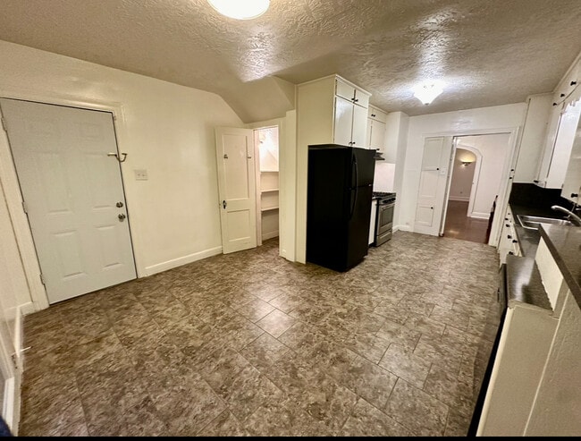 Photo - 212 W Hunnicutt Ave