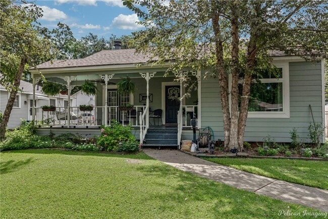 Building Photo - VERY NICE BROADMOOR HOME - UPDATED-BEAUTIFUL FRONT PORCH