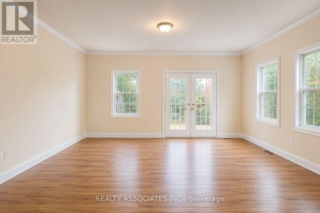 Photo - 374 Irene Dr