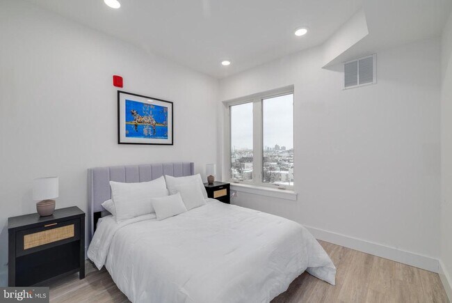 Photo - 2400 E Huntingdon St