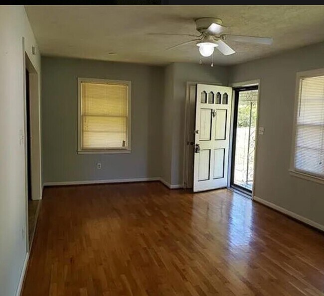 215 Dixon Cir