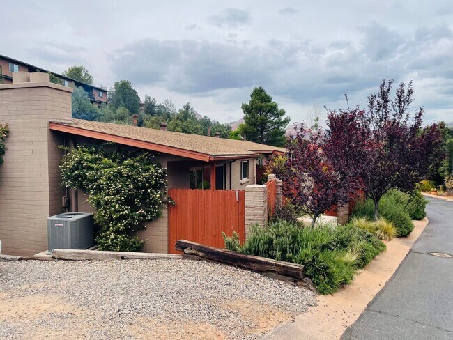 Building Photo - 230 Arroyo Sienna Dr