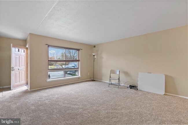 Photo - 211 James Ct