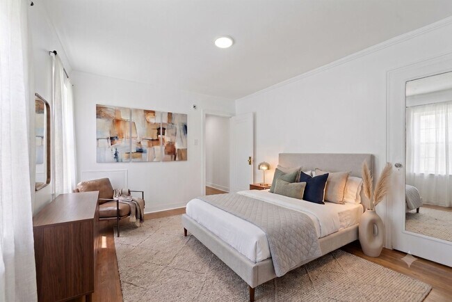 3847-3849 Beechwood Blvd