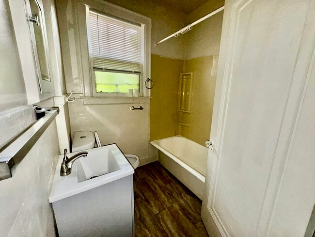 Photo - 2681 Pasadena St