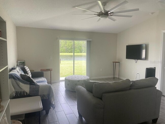 Photo - 725 Peg Ct