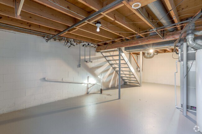 2 Bed/ 1 Bath Townhome w/ basement - Basement