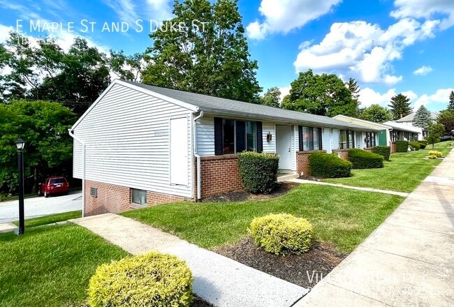 Building Photo - 501 E Maple St Unit B