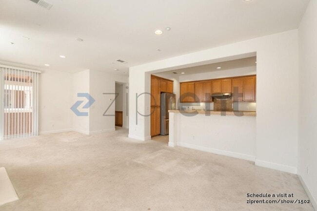 Photo - 400 Live Oak Way