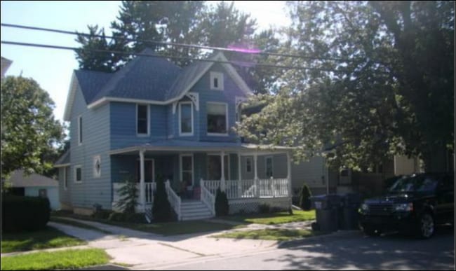 Building Photo - 1018 Pearl St Unit 2