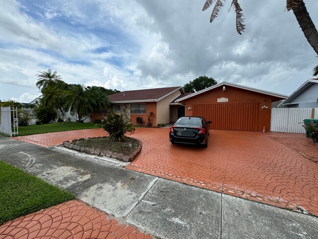 Photo - 14691 SW 108th St Unidad 1 bed 1 bath