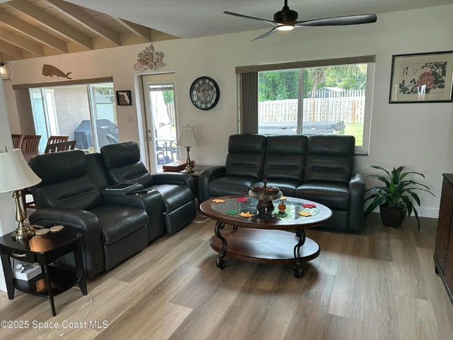 Photo - 574 Dianne Dr