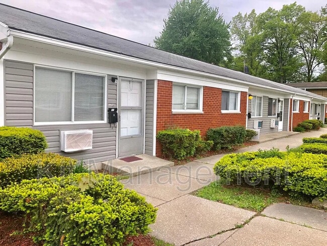 Building Photo - 2241 W Laskey Rd