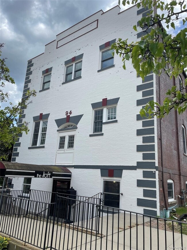 Building Photo - 94 4th Ave