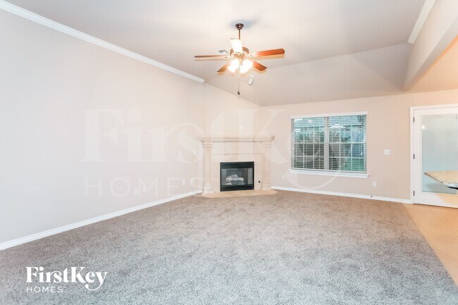 601 Apple Tree Ln
