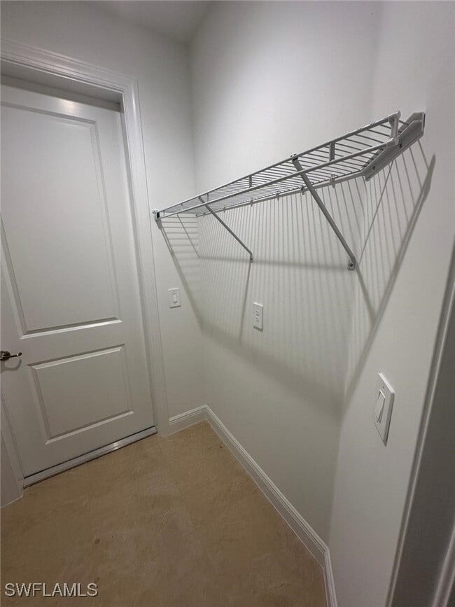 Building Photo - 2167 Della Dr