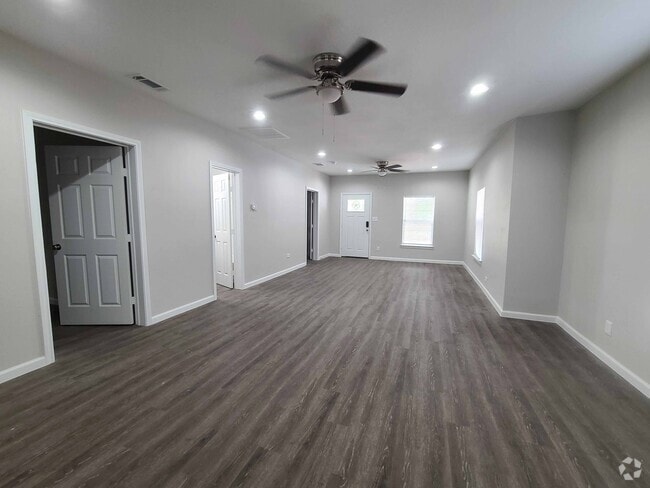 Building Photo - 1401 Moore St Rental