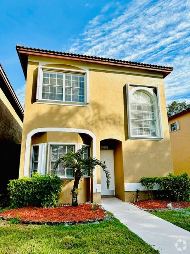 Building Photo - Beautiful Townhouse in Weston