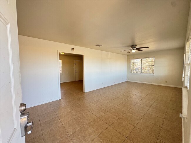 Photo - 2205 Farr St